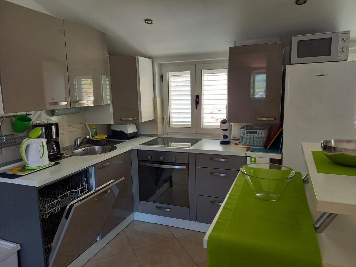 Apartman Marina Sa Parkingom Jelsa  Exterior photo