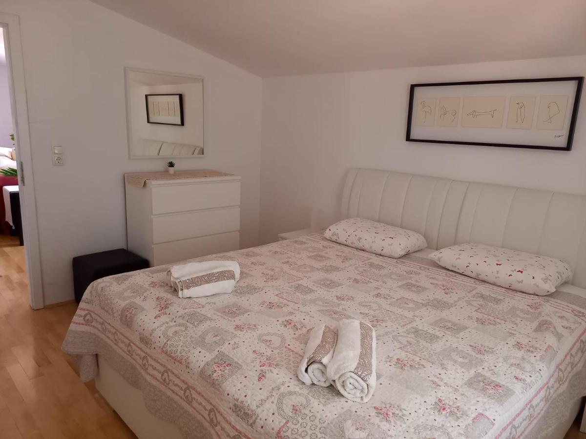 Apartman Marina Sa Parkingom Jelsa  Exterior photo
