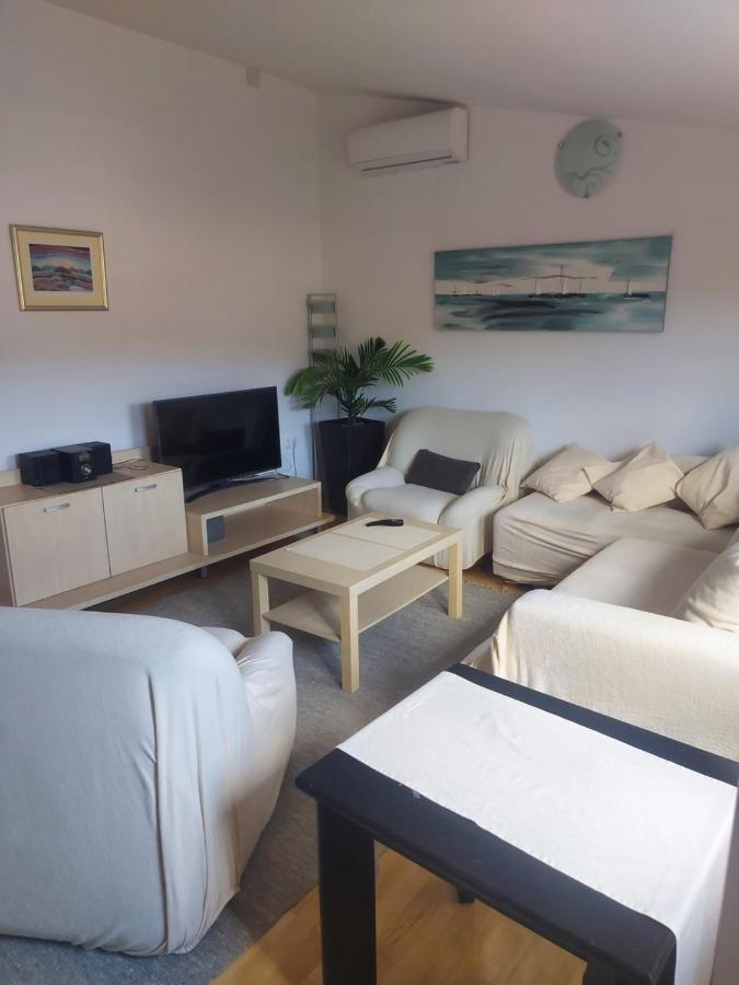 Apartman Marina Sa Parkingom Jelsa  Exterior photo